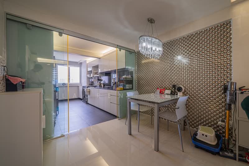 85C Lorong 4 Toa Payoh HDB Flat For Sale at S$ 478,888 | PropertyGuru Singapore - Dining