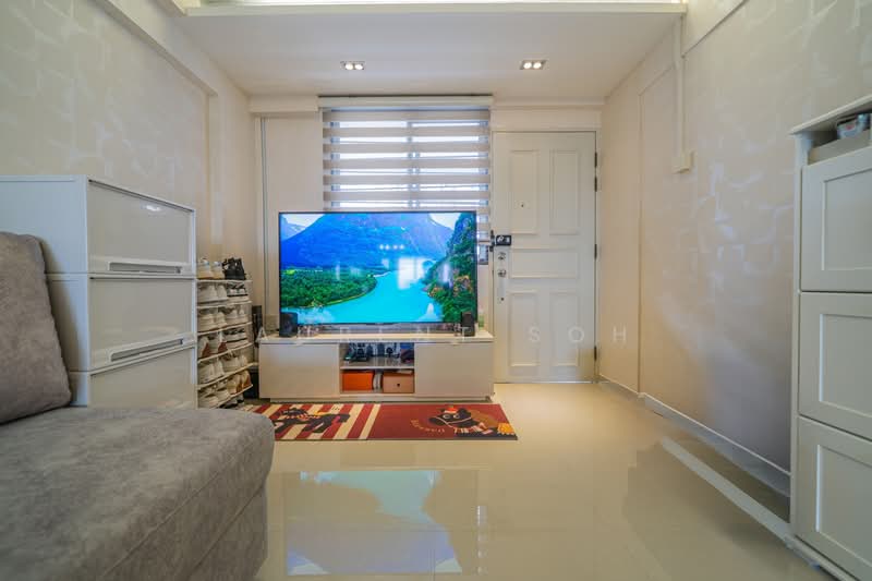 85C Lorong 4 Toa Payoh HDB Flat For Sale at S$ 478,888 | PropertyGuru Singapore - Living Room