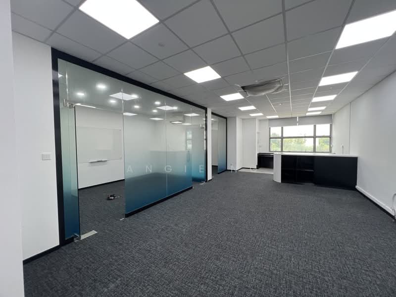 The Spire, 10 Bukit Batok Crescent, 1,410 sqft, Light Industrial (B1) For Sale, by Angie Ng, 500091451 - Interior - CommercialGuru.com.sg