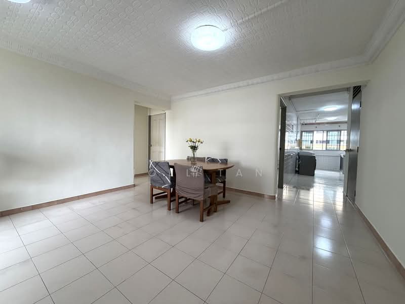 711 Hougang Avenue 2 HDB Flat For Sale at S$ 568,000 | PropertyGuru Singapore - Dining Room