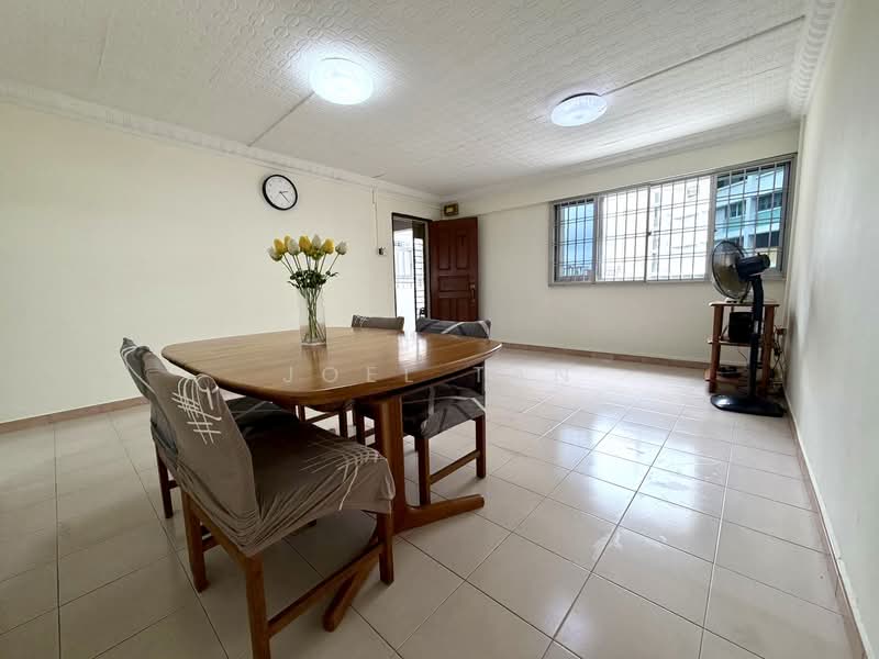 711 Hougang Avenue 2 HDB Flat For Sale at S$ 568,000 | PropertyGuru Singapore - Dining Room