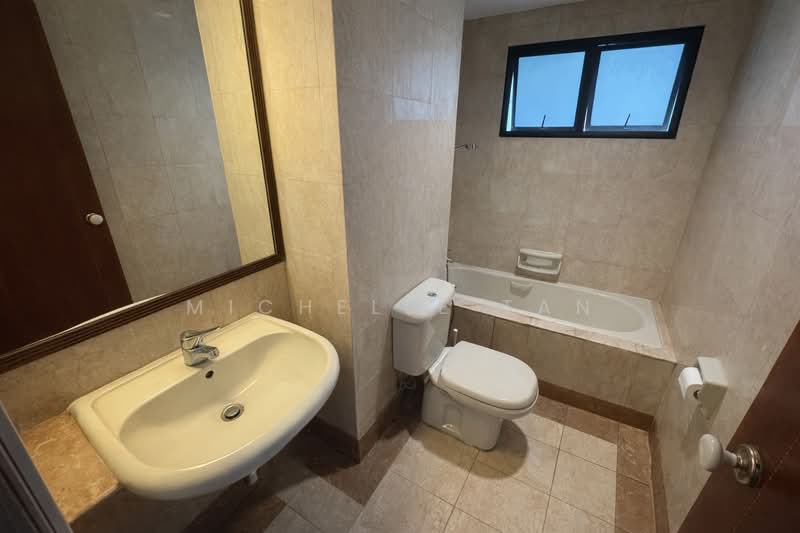 Harbourlights Apartment For Sale at S$ 1,900,000 | PropertyGuru Singapore - Bathroom