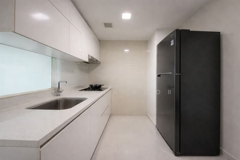 The Lakefront Residences Condominium For Sale at S$ 1,390,000 | PropertyGuru Singapore - Kitchen