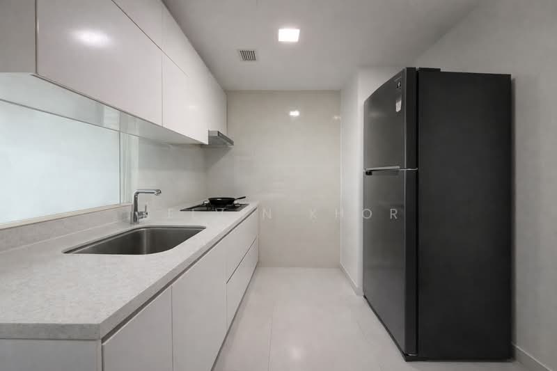 The Lakefront Residences Condominium For Sale at S$ 1,390,000 | PropertyGuru Singapore - Kitchen