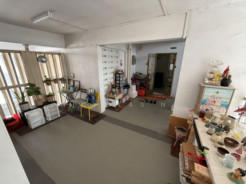 238 Hougang Avenue 1 HDB Flat For Sale at S$ 800,000 | PropertyGuru Singapore - Entrance