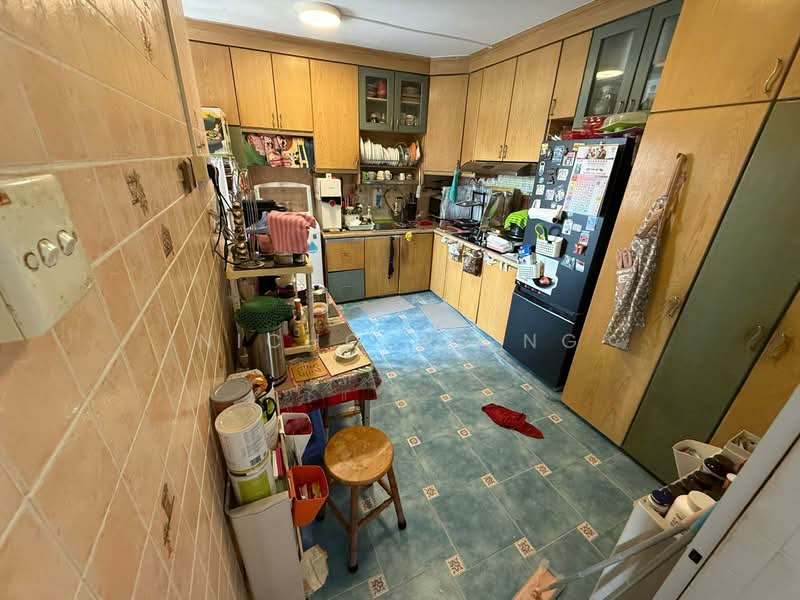 238 Hougang Avenue 1 HDB Flat For Sale at S$ 800,000 | PropertyGuru Singapore - Kitchen