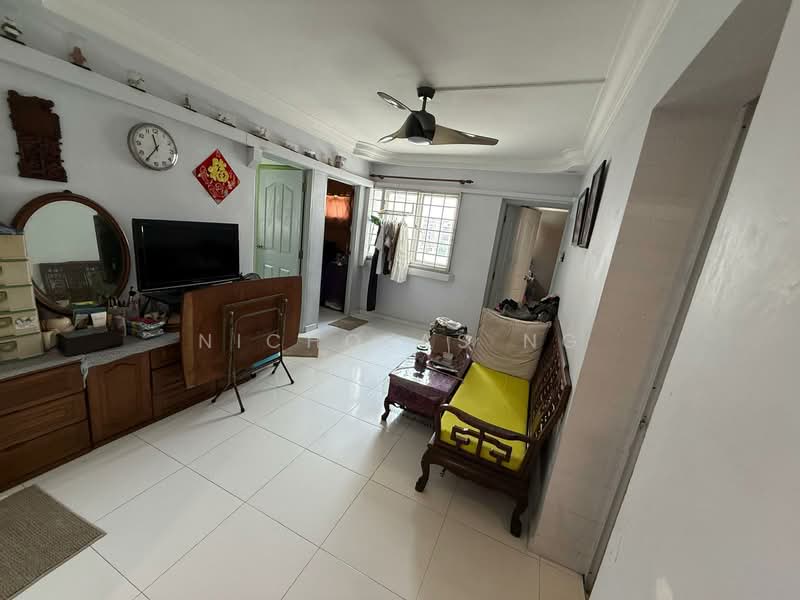 238 Hougang Avenue 1 HDB Flat For Sale at S$ 800,000 | PropertyGuru Singapore - Living Room