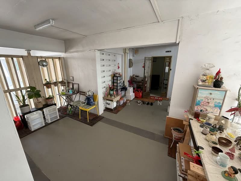 238 Hougang Avenue 1 HDB Flat For Sale at S$ 800,000 | PropertyGuru Singapore - Entrance