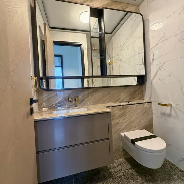 Perfect Ten Condominium For Sale at S$ 2,700,000 | PropertyGuru Singapore - Common Bathroom