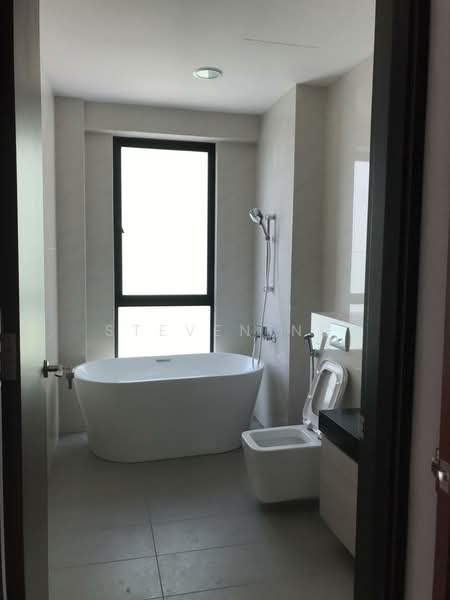 Lorong Marzuki, Lorong Marzuki, 5 Bedrooms, 5,100 sqft, Semi-Detached House For Rent, by Steven NG, 500091498 - Bathroom - PropertyGuru.com.sg