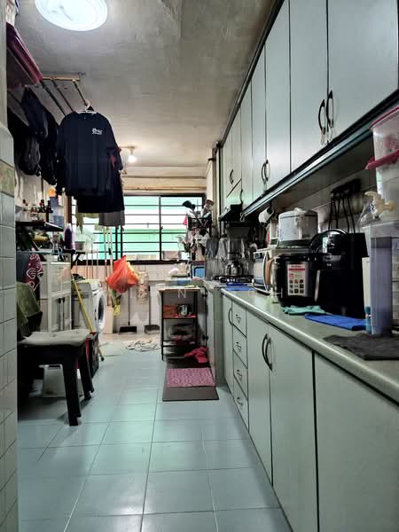 679 Hougang Avenue 8 HDB Flat For Sale at S$ 415,000 | PropertyGuru Singapore - Kitchen