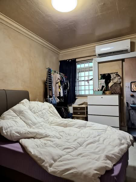 679 Hougang Avenue 8 HDB Flat For Sale at S$ 415,000 | PropertyGuru Singapore - Bedroom