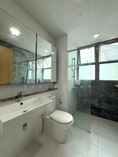 Eight Courtyards Condominium For Sale at S$ 1,150,000 | PropertyGuru Singapore - Bathroom