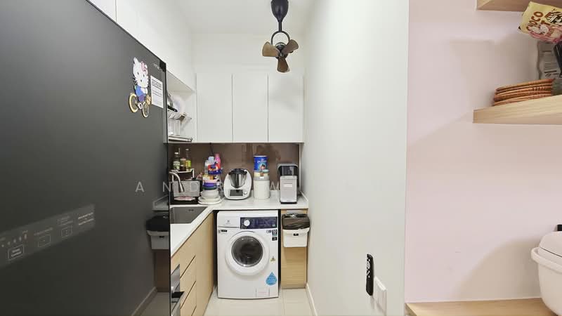 Treasure at Tampines Condominium For Sale at S$ 1,170,000 | PropertyGuru Singapore - Kitchen