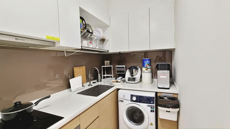 Treasure at Tampines Condominium For Sale at S$ 1,170,000 | PropertyGuru Singapore - Kitchen