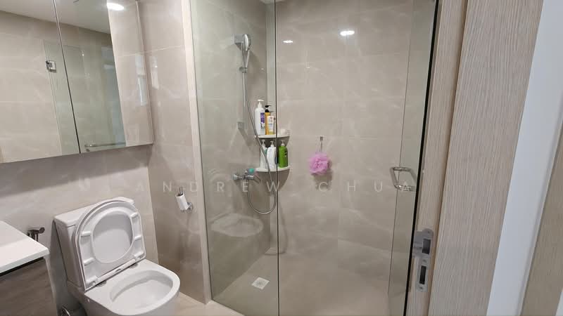 Treasure at Tampines Condominium For Sale at S$ 1,170,000 | PropertyGuru Singapore - Bathroom