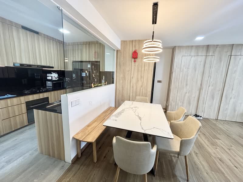 443C Bukit Batok West Avenue 8 HDB Flat For Sale at S$ 825,000 | PropertyGuru Singapore - Kitchen