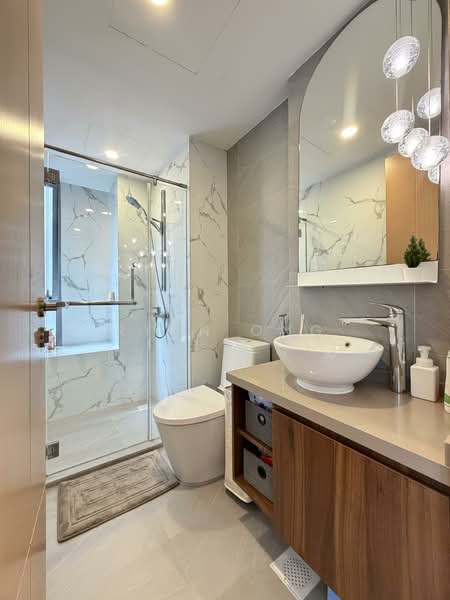 Waterford Residence Condominium For Sale at S$ 2,980,000 | PropertyGuru Singapore - Common Bathroom