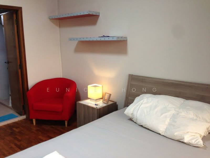 International Plaza Apartment For Sale at S$ 1,830,000 | PropertyGuru Singapore - Bedroom