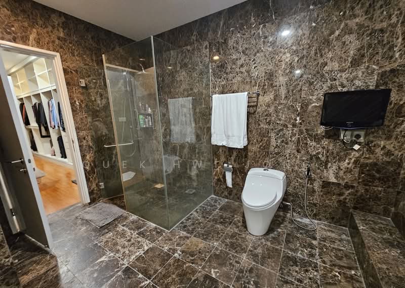 Spacious Semi-D in Serangoon Gardens Semi-Detached House For Sale at S$ 8,800,000 | PropertyGuru Singapore - Bathroom