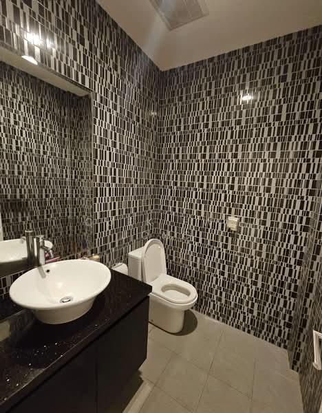 Spacious Semi-D in Serangoon Gardens Semi-Detached House For Sale at S$ 8,800,000 | PropertyGuru Singapore - Bathroom