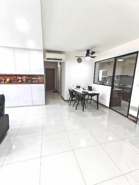 619A Tampines Street 61 HDB Flat For Sale at S$ 978,000 | PropertyGuru Singapore - Living Room