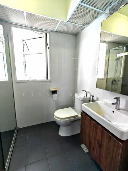619A Tampines Street 61 HDB Flat For Sale at S$ 978,000 | PropertyGuru Singapore - Bathroom