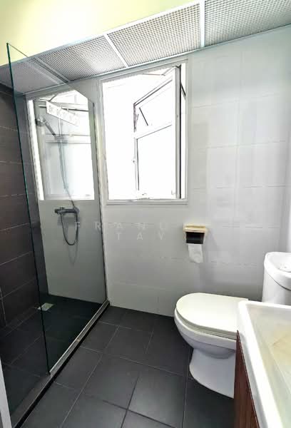619A Tampines Street 61 HDB Flat For Sale at S$ 978,000 | PropertyGuru Singapore - Bathroom