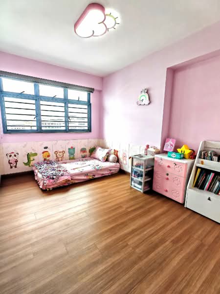 619A Tampines Street 61 HDB Flat For Sale at S$ 978,000 | PropertyGuru Singapore - Bedroom