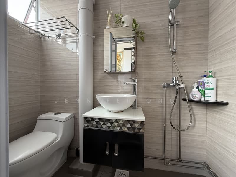 16 Toh Yi Drive HDB Flat For Sale at S$ 1,280,000 | PropertyGuru Singapore - Bathroom