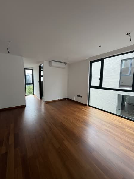 Brand New Freehold Detached with Swimming Pool, Jaccuzi and Private Lift in Braddell Height Estate Detached House For Sale at S$ 14,800,000 | PropertyGuru Singapore - Interior