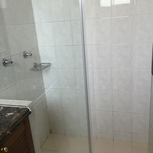 Holland Gems, 1 Taman Nakhoda, 3 Bedrooms, 1,813 sqft, Condominium For Rent, by Silvia Ang, 500091593 - Bathroom - PropertyGuru.com.sg