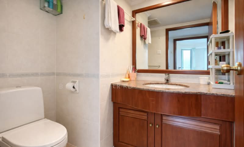 Hillbrooks Condominium For Sale at S$ 1,988,888 | PropertyGuru Singapore - Bathroom