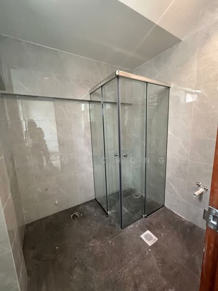 One tree hill, One tree hill, 6 Bedrooms, 3,200 sqft, Semi-Detached House For Rent, by Amy Chong, 500091613 - Bathroom - PropertyGuru.com.sg