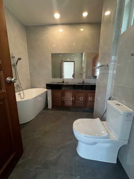 One Tree Hill mins walk to Wheelock Pl,Tanglin Mall, One tree hill, 6 Bedrooms, 3,200 sqft, Semi-Detached House For Rent, by Amy Chong, 500091613 - Bathroom - PropertyGuru.com.sg