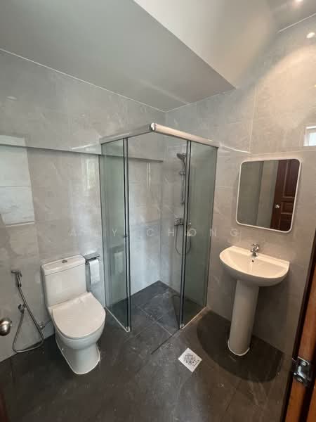 One tree hill, One tree hill, 6 Bedrooms, 3,200 sqft, Semi-Detached House For Rent, by Amy Chong, 500091613 - Bathroom - PropertyGuru.com.sg
