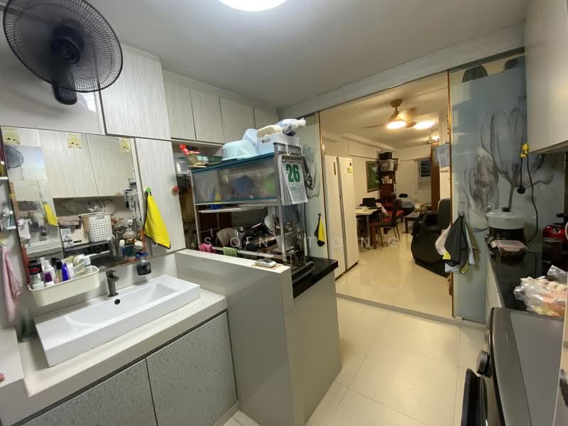 376 Clementi Avenue 4 HDB Flat For Sale at S$ 508,000 | PropertyGuru Singapore - Kitchen