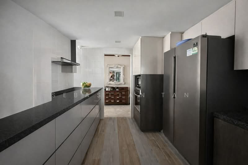 Woodsvale Condominium For Sale at S$ 1,320,000 | PropertyGuru Singapore - Kitchen