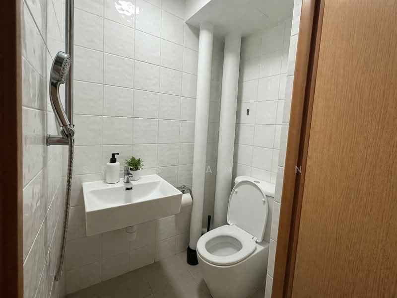 Woodsvale Condominium For Sale at S$ 1,320,000 | PropertyGuru Singapore - Bathroom