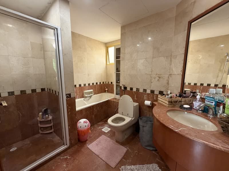 Villa Marina Condominium For Sale at S$ 2,650,000 | PropertyGuru Singapore - Bathroom