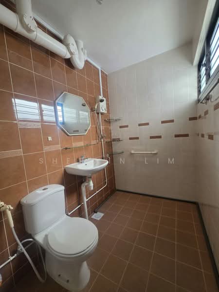 146 Bishan Street 11 HDB Flat For Sale at S$ 899,000 | PropertyGuru Singapore - Bathroom