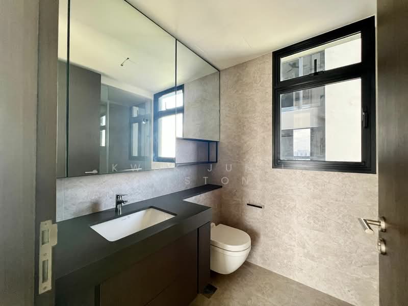 Avenue South Residence, 11 Silat Avenue, 2 Bedrooms, 732 sqft, Condominium For Rent, by Kwok Junli (Deston), 500091707 - Bathroom 1 - PropertyGuru.com.sg