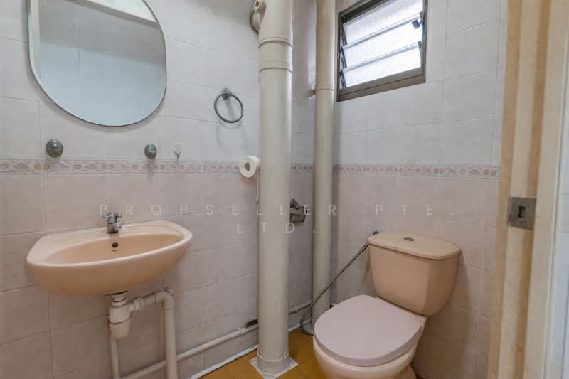 295A Compassvale Crescent HDB Flat For Sale at S$ 600,000 | PropertyGuru Singapore - Bathroom