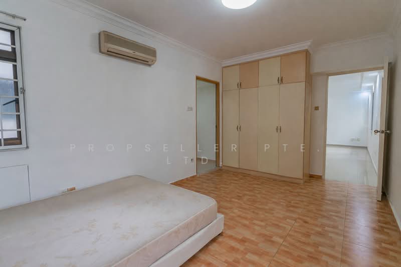 295A Compassvale Crescent HDB Flat For Sale at S$ 600,000 | PropertyGuru Singapore - Bedroom