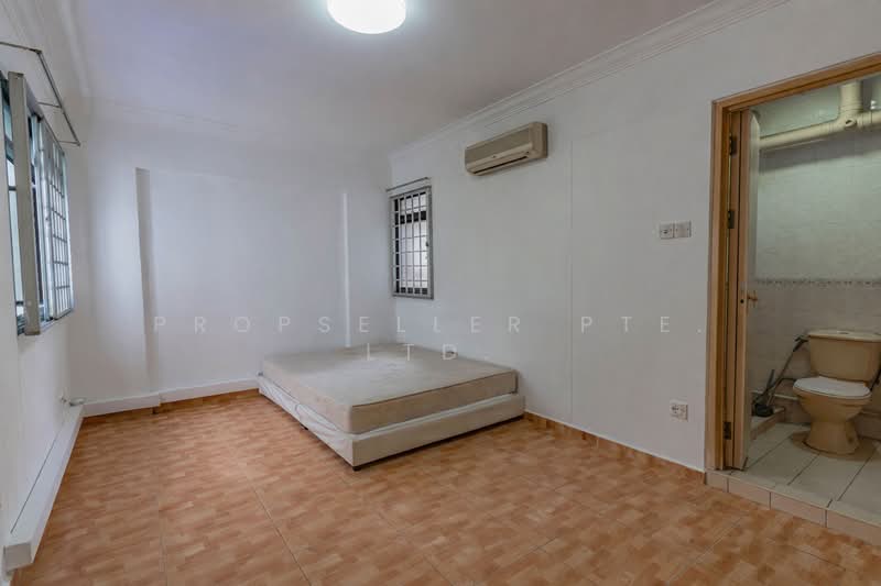 295A Compassvale Crescent HDB Flat For Sale at S$ 600,000 | PropertyGuru Singapore - Bedroom