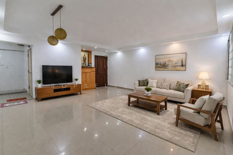 295A Compassvale Crescent HDB Flat For Sale at S$ 600,000 | PropertyGuru Singapore - Living Room
