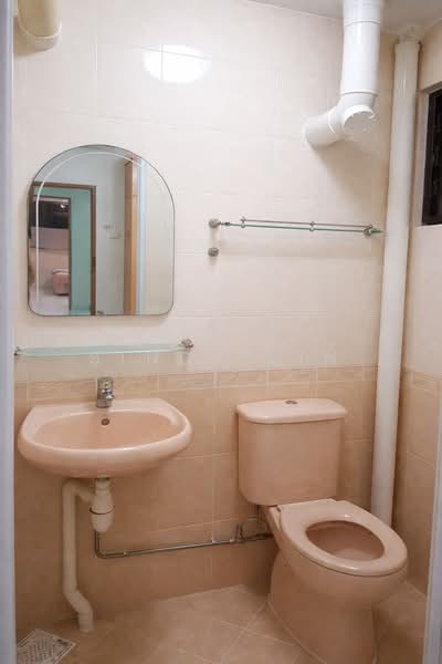 351 Clementi Avenue 2 HDB Flat For Sale at S$ 525,000 | PropertyGuru Singapore - Bathroom