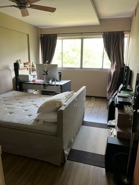 162 Tampines Street 12 HDB Flat For Sale at S$ 850,000 | PropertyGuru Singapore - Bedroom