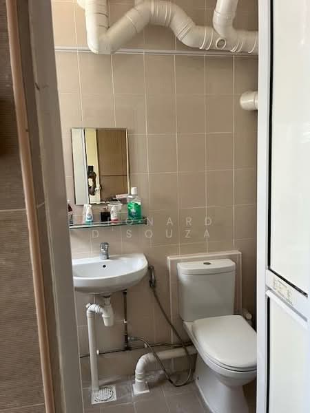 162 Tampines Street 12 HDB Flat For Sale at S$ 850,000 | PropertyGuru Singapore - Bathroom