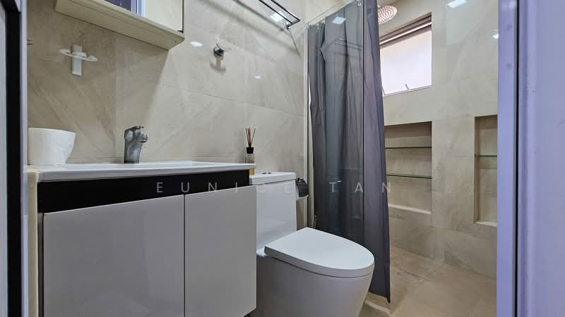 Pine Grove Condominium For Sale at S$ 1,950,000 | PropertyGuru Singapore - Shared Bathroom